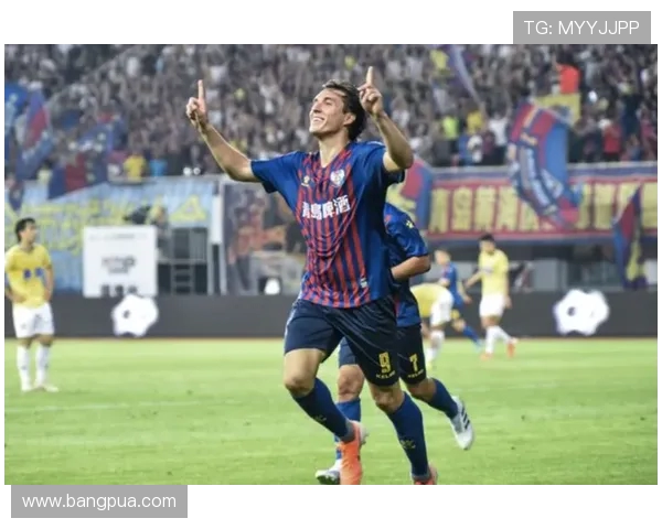 重庆足球队以83分领跑精英赛积分榜展现强劲实力