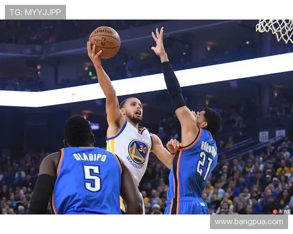 雷霆主场大胜勇士展现强大实力全场精彩瞬间回顾